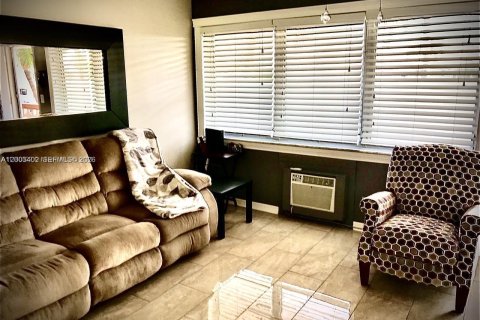 Copropriété à vendre à Hallandale Beach, Floride: 1 chambre, 58.06 m2 № 2066606 - photo 22