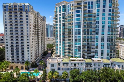 Adosado en venta en Tampa, Florida, 2 dormitorios, 148.74 m2 № 1841540 - foto 1