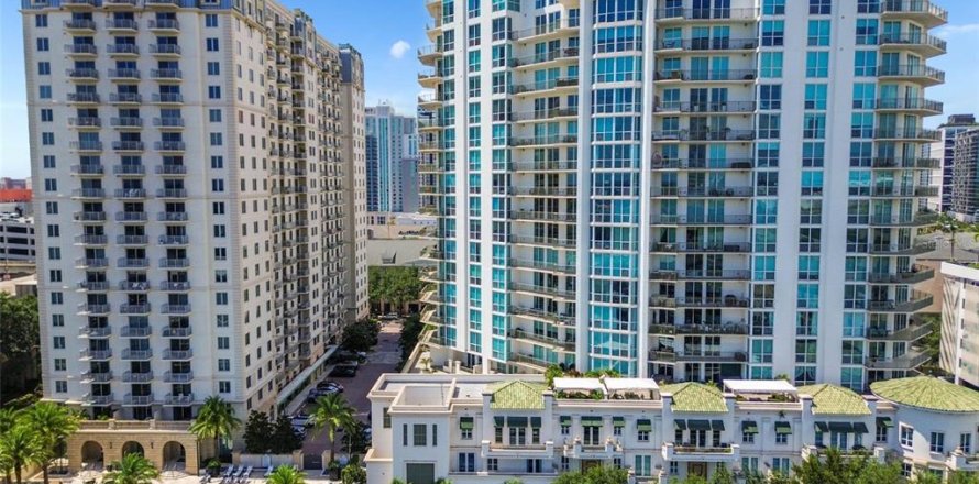 Adosado en Tampa, Florida 2 dormitorios, 148.74 m2 № 1841540
