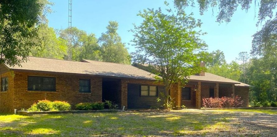 Villa ou maison à Lady Lake, Floride 5 chambres, 287.07 m2 № 1258671