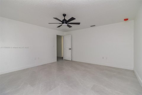 Villa ou maison à vendre à Palm Bay, Floride: 4 chambres № 1811618 - photo 16