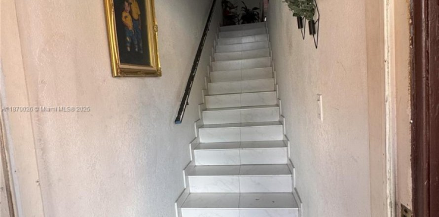 Condominio en Hialeah, Florida, 2 dormitorios  № 1979501