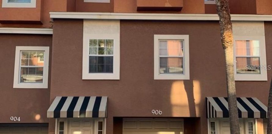 Townhouse in Clearwater, Florida 3 bedrooms, 111.48 sq.m. № 2391463