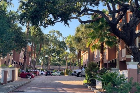 Townhouse in Clearwater, Florida 3 bedrooms, 111.48 sq.m. № 2391463 - photo 2