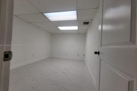Commercial property in North Miami, Florida № 1710426 - photo 11