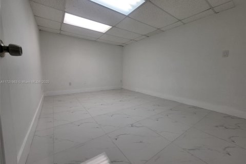 Commercial property in North Miami, Florida № 1710426 - photo 9