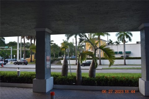 Commercial property in North Miami, Florida № 1710426 - photo 24