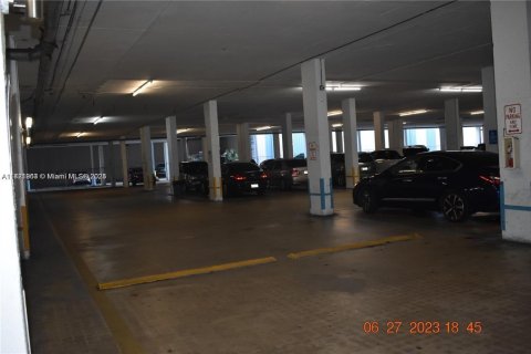 Commercial property in North Miami, Florida № 1710426 - photo 28