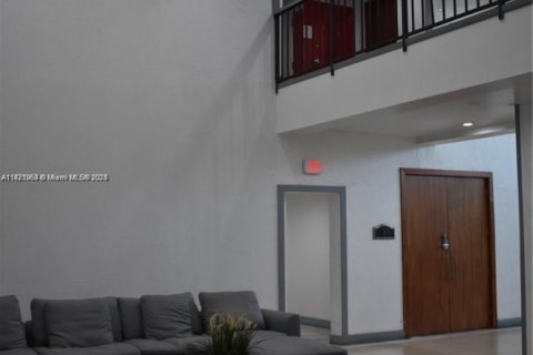 Commercial property in North Miami, Florida № 1710426 - photo 18