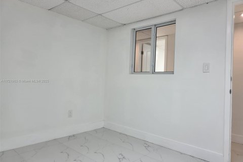 Commercial property in North Miami, Florida № 1710426 - photo 8
