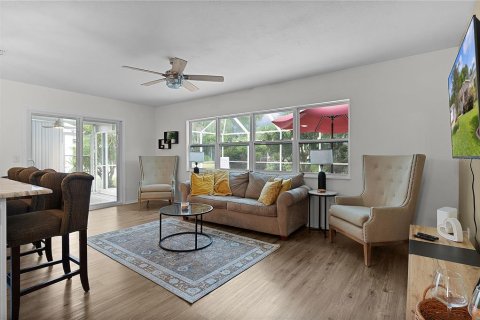 House in The Villages, Florida 3 bedrooms, 128.95 sq.m. № 1515475 - photo 29