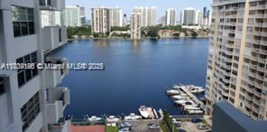 Кондоминиум с 1 спальней в Авентура, Флорида № 1978096