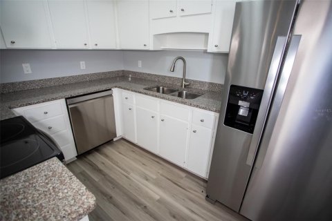 Condo in Melrose, Florida, 2 bedrooms  № 1788318 - photo 23