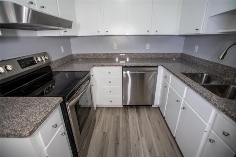 Condo in Melrose, Florida, 2 bedrooms  № 1788318 - photo 24