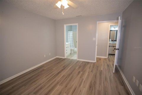 Condo in Melrose, Florida, 2 bedrooms  № 1788318 - photo 16