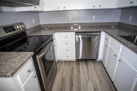 Condo in Melrose, Florida, 2 bedrooms  № 1788318 - photo 25
