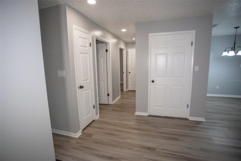Condo in Melrose, Florida, 2 bedrooms  № 1788318 - photo 22