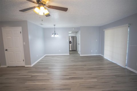 Condo in Melrose, Florida, 2 bedrooms  № 1788318 - photo 11