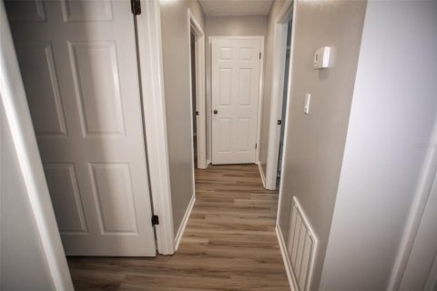 Condo in Melrose, Florida, 2 bedrooms  № 1788318 - photo 14