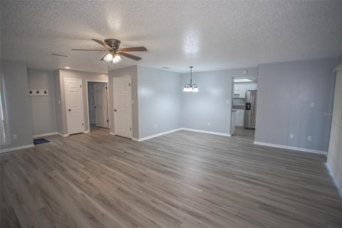 Condo in Melrose, Florida, 2 bedrooms  № 1788318 - photo 12