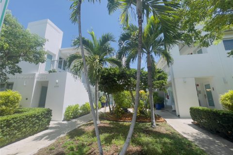 Снять в аренду виллу или дом в Майами-Бич, Флорида 1841.69м2, № 1970940 - фото 1