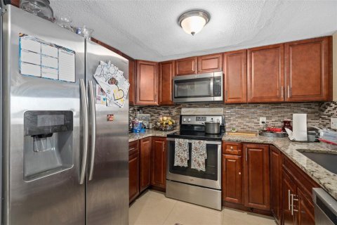 Touwnhouse à vendre à Kissimmee, Floride: 2 chambres, 113.06 m2 № 1773470 - photo 7