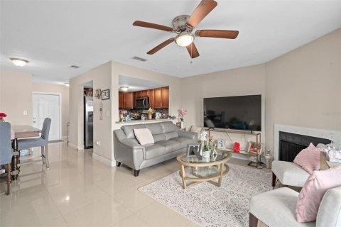 Touwnhouse à vendre à Kissimmee, Floride: 2 chambres, 113.06 m2 № 1773470 - photo 9