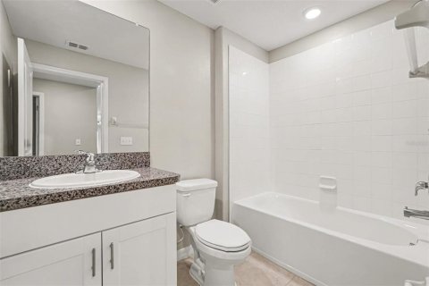 House in Sun City Center, Florida 3 bedrooms, 133.04 sq.m. № 2388534 - photo 13