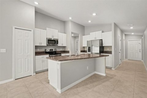 House in Sun City Center, Florida 3 bedrooms, 133.04 sq.m. № 2388534 - photo 7