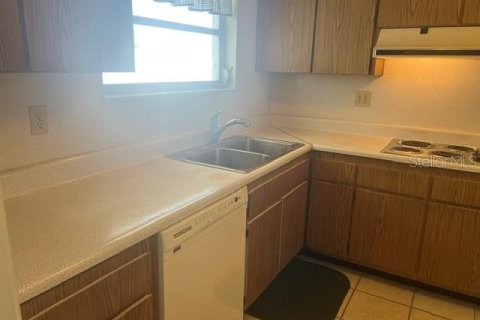 House in Sun City Center, Florida 2 bedrooms, 123.28 sq.m. № 2391441 - photo 6