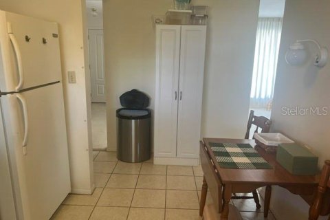 House in Sun City Center, Florida 2 bedrooms, 123.28 sq.m. № 2391441 - photo 8