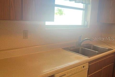 House in Sun City Center, Florida 2 bedrooms, 123.28 sq.m. № 2391441 - photo 7