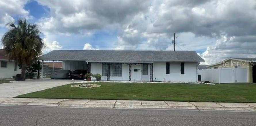 House in Sun City Center, Florida 2 bedrooms, 123.28 sq.m. № 2391441