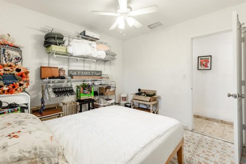 Villa ou maison à vendre à Hialeah, Floride: 5 chambres, 194.35 m2 № 2002875 - photo 18