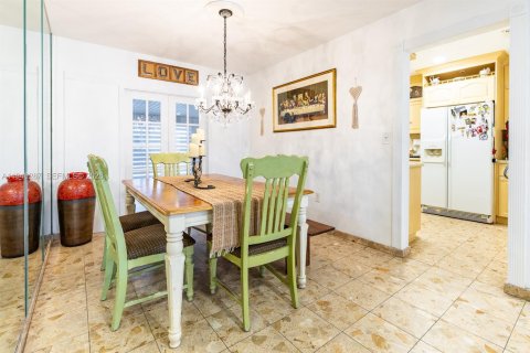 Villa ou maison à vendre à Hialeah, Floride: 5 chambres, 194.35 m2 № 2002875 - photo 8