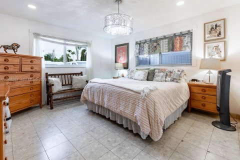 Villa ou maison à vendre à Hialeah, Floride: 5 chambres, 194.35 m2 № 2002875 - photo 14