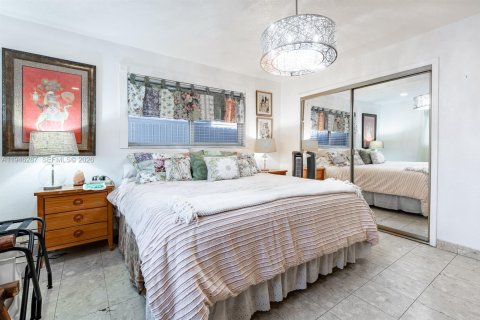 Villa ou maison à vendre à Hialeah, Floride: 5 chambres, 194.35 m2 № 2002875 - photo 16