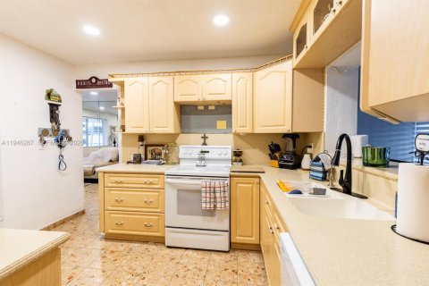 Villa ou maison à vendre à Hialeah, Floride: 5 chambres, 194.35 m2 № 2002875 - photo 12