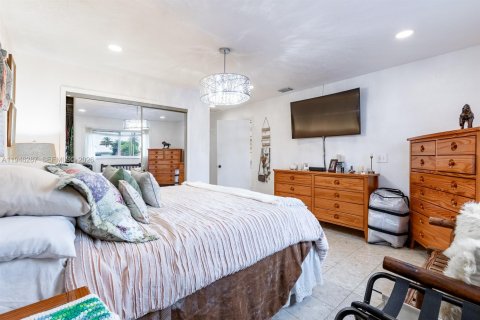 Villa ou maison à vendre à Hialeah, Floride: 5 chambres, 194.35 m2 № 2002875 - photo 15