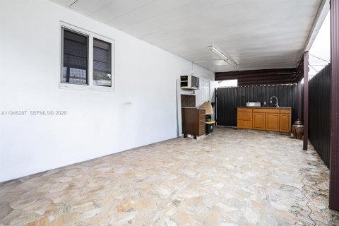 Villa ou maison à vendre à Hialeah, Floride: 5 chambres, 194.35 m2 № 2002875 - photo 25