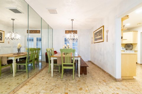Villa ou maison à vendre à Hialeah, Floride: 5 chambres, 194.35 m2 № 2002875 - photo 9
