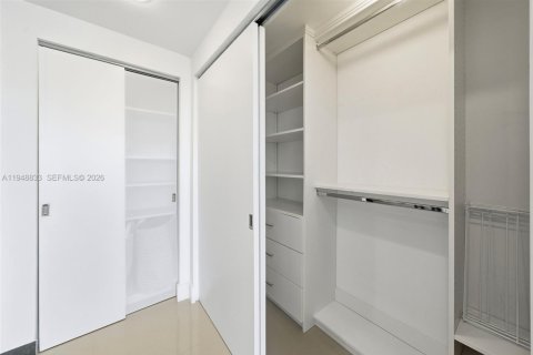 Condo in Miami Beach, Florida, 1 bedroom  № 2005069 - photo 14