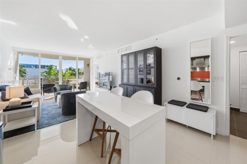 Condo in Miami Beach, Florida, 1 bedroom  № 2005069 - photo 10