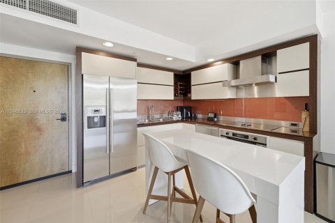 Condo in Miami Beach, Florida, 1 bedroom  № 2005069 - photo 9