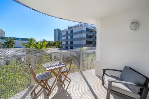 Condo in Miami Beach, Florida, 1 bedroom  № 2005069 - photo 6