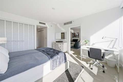 Condo in Miami Beach, Florida, 1 bedroom  № 2005069 - photo 16