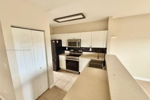 Condo in Homestead, Florida, 2 bedrooms  № 1925873 - photo 9