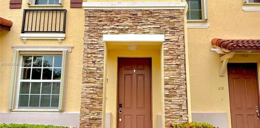 Condo in Homestead, Florida, 2 bedrooms  № 1925873