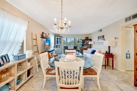 Condo in Stuart, Florida, 2 bedrooms  № 2086981 - photo 11