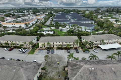 Condo in Stuart, Florida, 2 bedrooms  № 2086981 - photo 28